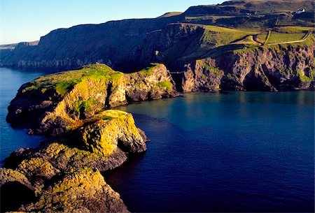simsearch:832-03358953,k - Vue d'angle élevé des formations rocheuses dans la mer, comté d'Antrim, Irlande Photographie de stock - Rights-Managed, Code: 832-03358580