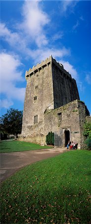 simsearch:832-03232311,k - Low angle view of a building, Blarney Castle, County Cork, Republic Of Ireland Stock Photo - Rights-Managed, Code: 832-03358723