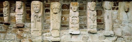 Statues on a stone wall, Lough Erne, County Fermanagh, Northern Ireland Foto de stock - Con derechos protegidos, Código: 832-03358749