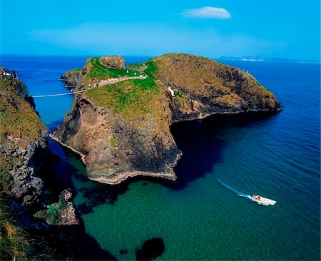 Carrick-a-Rede Rope Bridge, Co. Antrim, Irland Stockbilder - Lizenzpflichtiges, Bildnummer: 832-03358953