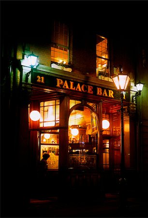dublin and night - Le Palace Bar, Fleet Street, Dublin, Co Dublin, Irlande ; Bar irlandais pendant la nuit Photographie de stock - Rights-Managed, Code: 832-03359018