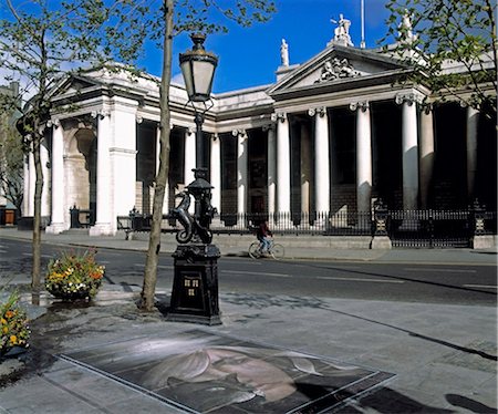 simsearch:832-03640260,k - Bank Of Ireland College Green, Dublin, Co Dublin, Ireland; Former Houses Of Parliament Built In The 18Th Century Stock Photo - Rights-Managed, Code: 832-03639289