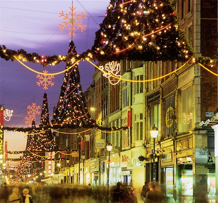simsearch:832-03233784,k - Low Angle View Of Christmas Decorations On The Street, Hendry Street, Dublin, Republic Of Ireland Foto de stock - Con derechos protegidos, Código: 832-03639309