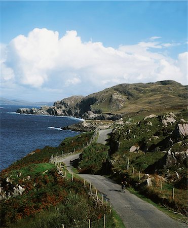 Beara Peninsula, Co Cork, Ireland; Roadway Near The Water Foto de stock - Con derechos protegidos, Código: 832-03639673