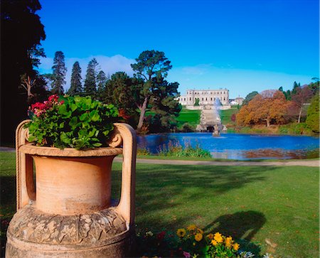 powerscourt estate - Powerscourt Estate, Co Wicklow, Ireland; 18Th Century Estate Fotografie stock - Rights-Managed, Codice: 832-03639772