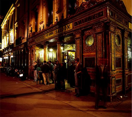 saloon - Le Saloon de National Trust Crown Bar, Belfast, Co Antrim, en Irlande, XIXe siècle Photographie de stock - Rights-Managed, Code: 832-03640003