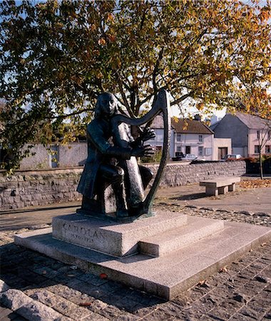 O' Carolan Statue, Co. Leitrim, Irland; Skulptur von Turlough O' Carolan Stockbilder - Lizenzpflichtiges, Bildnummer: 832-03640026