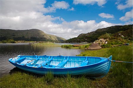 Upper Lake, Killarney Nationalpark, County Kerry, Irland; Boot am Ufer Stockbilder - Lizenzpflichtiges, Bildnummer: 832-03640292