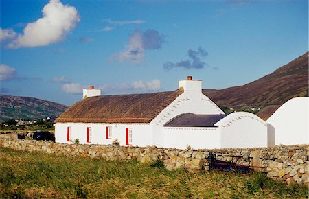 simsearch:614-03982098,k - Traditional Thatched Cottage, Inishowen Peninsula, County Donegal, Ireland Stock Photo - Rights-Managed, Code: 832-03640312