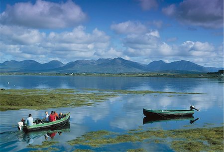 simsearch:841-03063029,k - Connemara, Co Galway, Ireland; Family Riding In Boat On Lake Foto de stock - Con derechos protegidos, Código: 832-03640377