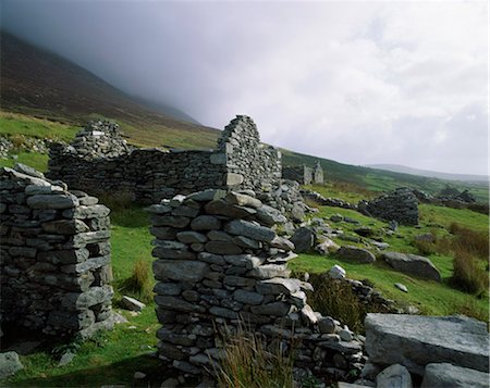 Achill Island Deserted Colony Village, On Lower Slopes Of Slievemore, Foto de stock - Con derechos protegidos, Código: 832-03640506