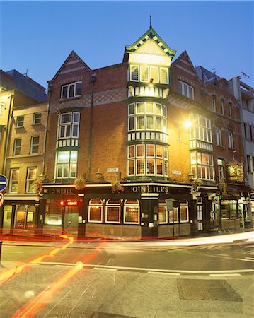 street corner - O'neills Bar, Suffolk Street, Dublin, Ireland Stock Photo - Rights-Managed, Code: 832-03640610