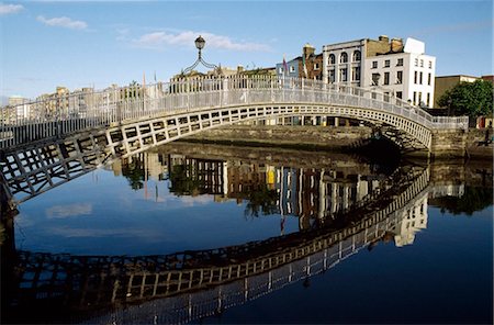 Ha'penny Bridge Over River Liffey, Dublin City, County Dublin, Ireland Stock Photo - Rights-Managed, Code: 832-03640669