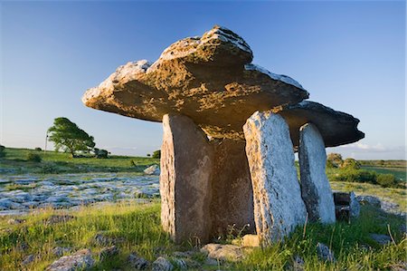 dolmen - Poulnabrone Dolmen, County Clare, Ireland Fotografie stock - Rights-Managed, Codice: 832-03640878