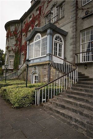 stone stair - Stone Steps To Historic Mansion Foto de stock - Con derechos protegidos, Código: 832-03640918