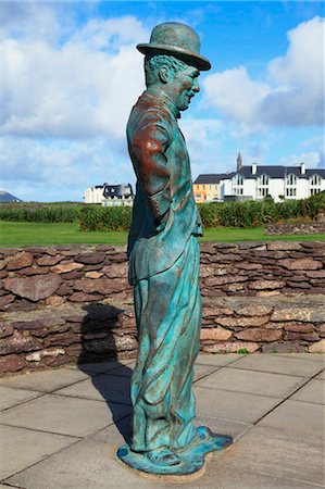 Waterville, County Kerry, Ireland; Charlie Chaplin Statue Foto de stock - Con derechos protegidos, Código: 832-03640948