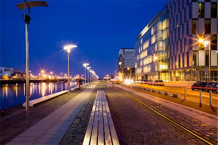 Dublin, Irlande ; Ville de Dublin Docklands développements avec la rivière Liffey après le coucher du soleil Photographie de stock - Rights-Managed, Code: 832-03640942