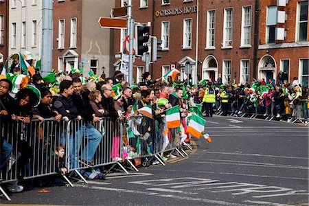 parade dublin - Dublin, Irlande ; Foule en attente pour un défilé sur la rue o ' Connell Photographie de stock - Rights-Managed, Code: 832-03640980