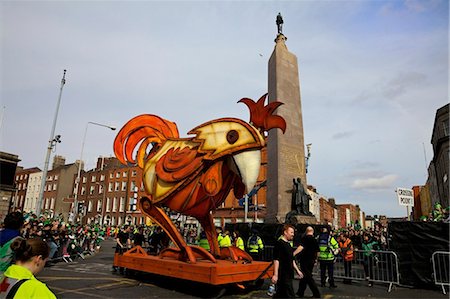 parade dublin - Dublin, Irlande ; Un flotteur avec un grand oiseau dans le cadre d'un défilé sur la rue o ' Connell Photographie de stock - Rights-Managed, Code: 832-03640990