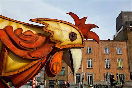 parade dublin - Dublin, Irlande ; Un flotteur avec un grand oiseau dans le cadre d'un défilé sur la rue o ' Connell Photographie de stock - Rights-Managed, Code: 832-03640991