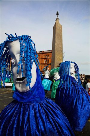 parade dublin - Dublin, Irlande ; Gens en Costumes sur o ' Connell Street, dans un défilé Photographie de stock - Rights-Managed, Code: 832-03641001