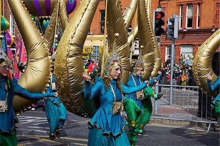 parade dublin - Dublin, Irlande ; Gens en Costumes dans un défilé sur la rue o ' Connell Photographie de stock - Rights-Managed, Code: 832-03641013