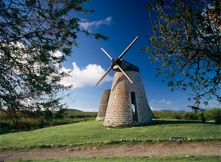 Restored sugar mill on plantation Foto de stock - Con derechos protegidos, Código: 832-03724024