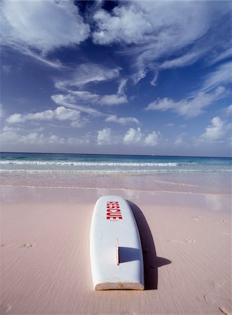 Rescue surfboard on beach Foto de stock - Con derechos protegidos, Código: 832-03724067