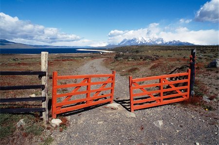 simsearch:832-03723961,k - Red gate over dirt road Stock Photo - Rights-Managed, Code: 832-03724084