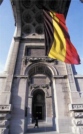 simsearch:832-03724776,k - Man walking by Arc de Triomphe Stock Photo - Rights-Managed, Code: 832-03724164