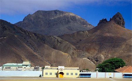 Paysage de montagne Photographie de stock - Rights-Managed, Code: 832-03724302