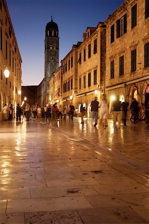 simsearch:832-03724367,k - Illuminated old town street at dusk Foto de stock - Con derechos protegidos, Código: 832-03724379