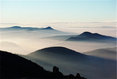 Brume et montagnes Photographie de stock - Rights-Managed, Code: 832-03724444