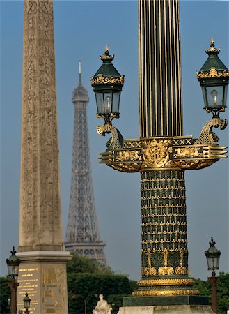 simsearch:832-03724870,k - Eiffel Tower and street lights Foto de stock - Direito Controlado, Número: 832-03724661