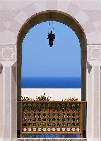 egipcio (lugares y cosas) - View through archway to beach and sea Foto de stock - Con derechos protegidos, Código: 832-03724696
