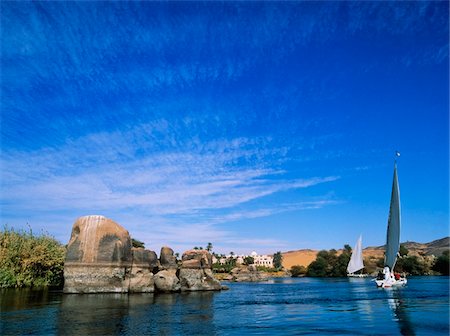 felucca - Feluccas sailing on The Nile at Aswan Foto de stock - Con derechos protegidos, Código: 832-03724805