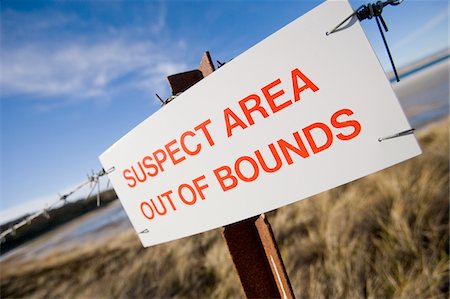 Schilder am Strand auf Ostfalkland Warnung vor Gefahren von nicht explodierten Minen und Minenfelder Stockbilder - Lizenzpflichtiges, Bildnummer: 832-03725014