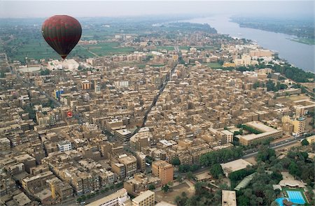 simsearch:700-05822137,k - Hot air balloon over Luxor Stock Photo - Rights-Managed, Code: 832-03725018