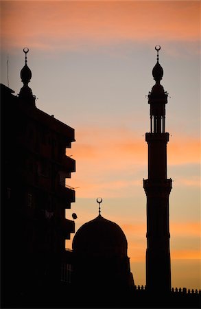 simsearch:832-03724636,k - Silhouette of block of flats and mosque Foto de stock - Con derechos protegidos, Código: 832-03725037