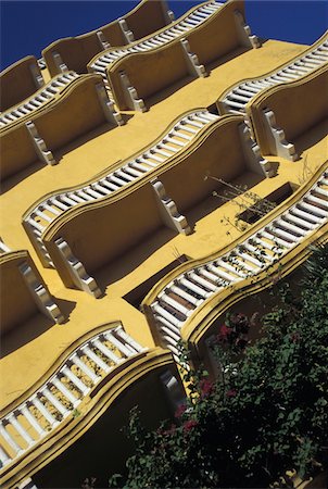 Balconies in Plaza de los Coches, Low Angle View Foto de stock - Direito Controlado, Número: 832-03723550