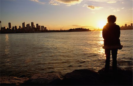 Femme regardant le coucher de soleil dans le port de Sydney Photographie de stock - Rights-Managed, Code: 832-03723826