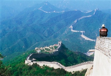 Man sitting on wall of Great Wall of China Fotografie stock - Rights-Managed, Codice: 832-03723845