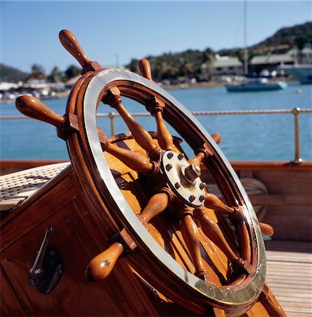 Roue de bateau à bord du yacht, close up Photographie de stock - Rights-Managed, Code: 832-03723867