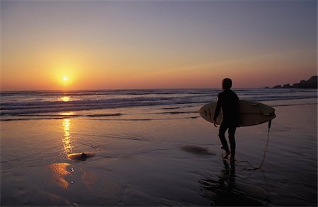simsearch:832-03724042,k - Silhouetted surfer on sandy beach at sunset Foto de stock - Con derechos protegidos, Código: 832-03723887