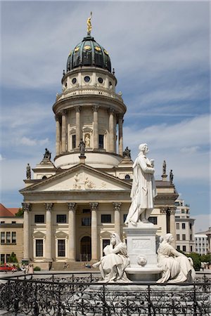 simsearch:600-07122884,k - Le Berlin Gendarmenmarkt, la cathédrale, français. Architectes : Carl von Gontard Photographie de stock - Rights-Managed, Code: 845-04826670