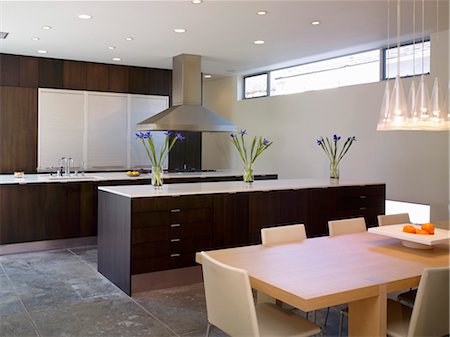 simsearch:845-07561468,k - Kitchen and dining area in Lagatutta Residence, Los Angeles, California. Architects: SPF Architects Foto de stock - Con derechos protegidos, Código: 845-05837681