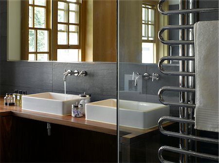 plumbing - Double basins in bathroom of House in Chelsea, London. Architects: Chris Dyson Architects Foto de stock - Con derechos protegidos, Código: 845-05837705