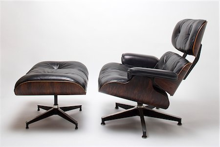 designing furniture - Eames Lounge Chair (670) and Ottoman (671), 1956 for Herman Miller. Designer: Charles and Ray Eames Stock Photo - Rights-Managed, Code: 845-05837807