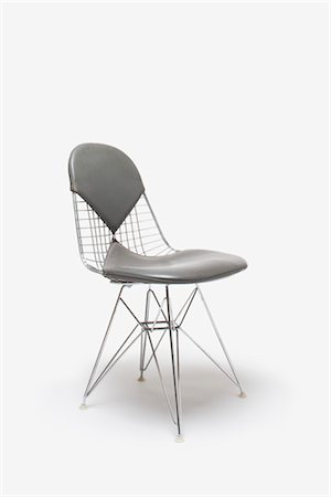 designer furniture - DKR Wire Chair with spinneybeck grey leather bikini pad and Eiffel base, American. Designer: Charles and Ray Eames Stock Photo - Rights-Managed, Code: 845-05837822