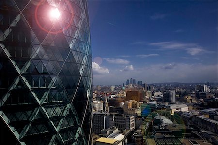 30 St Mary Axe towards Canary Wharf, London. Foto de stock - Con derechos protegidos, Código: 845-05837967